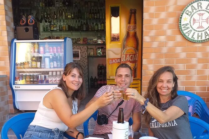 A socio-educational and gastronomic experience in the Vidigal favela - Up to the highest point: motorcycle taxi views over Rio