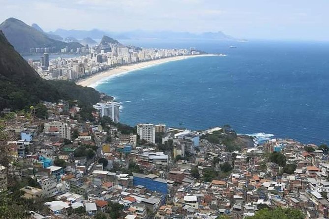 A socio-educational and gastronomic experience in the Vidigal favela - Descending on foot: narrow alleys, slow down, watch closely