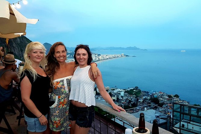 A socio-educational and gastronomic experience in the Vidigal favela - Beer and pastels at a community bar: the everyday part of the visit