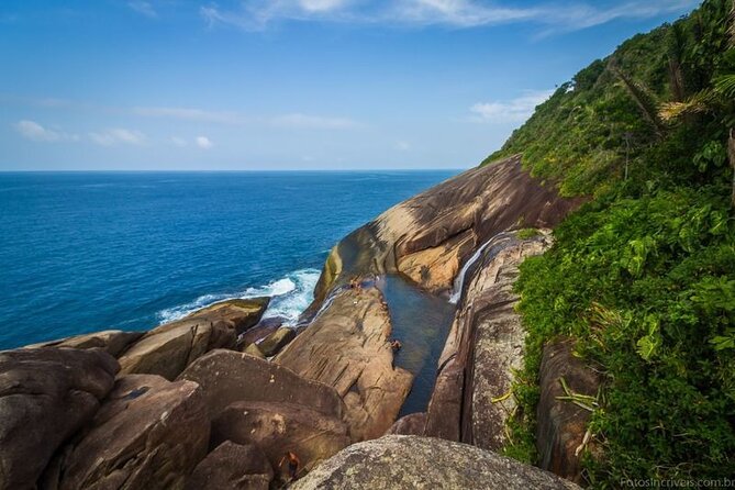 Adventure Experience to Saco Bravo Waterfall - BY PARATY TOURS - Cachoeira do Saco Bravo: the ocean-edge view and the swim option