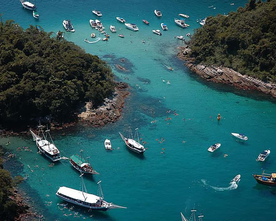 Adventures in Angra and Ilha Grande with Guide and Lunch - Praia de Araçá: your breather between swim stops