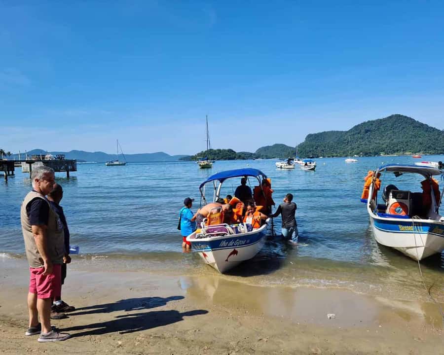 Adventures in Angra and Ilha Grande with Guide and Lunch - Praia de Cataguases: postcard sand and turquoise water