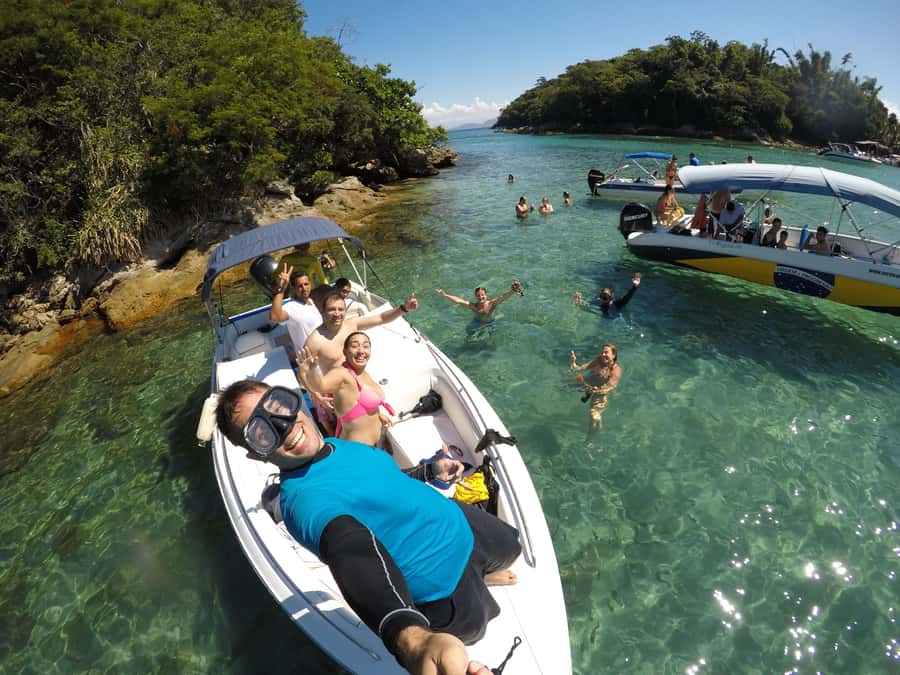 Angra dos Reis and Ilha Grande: Small-Group Fast-Boat Tour - Boarding in Angra dos Reis: meet the crew, then get moving