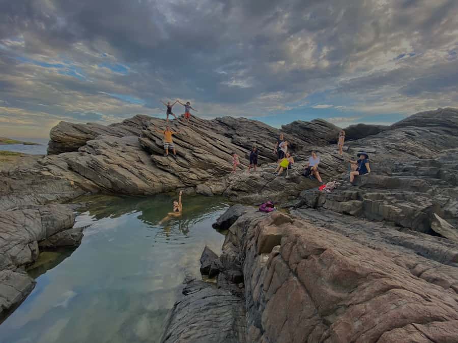 Armação dos Búzios: Walk Through the Natural Pools in Búzios - The guide makes it feel personal: Nicole, geology talk, and practical direction