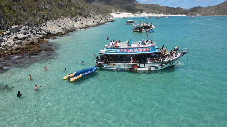 Arraial do Cabo: Boat Trip with Waterslide - Stop 1: Ilha do Farol beach time and the first big payoff