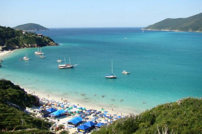 Boat Trip in Arraial do Cabo by Arraial Viagens - Stop 2: Prainhas do Pontal do Atalaia, rocks, transparency, and snorkeling-friendly water