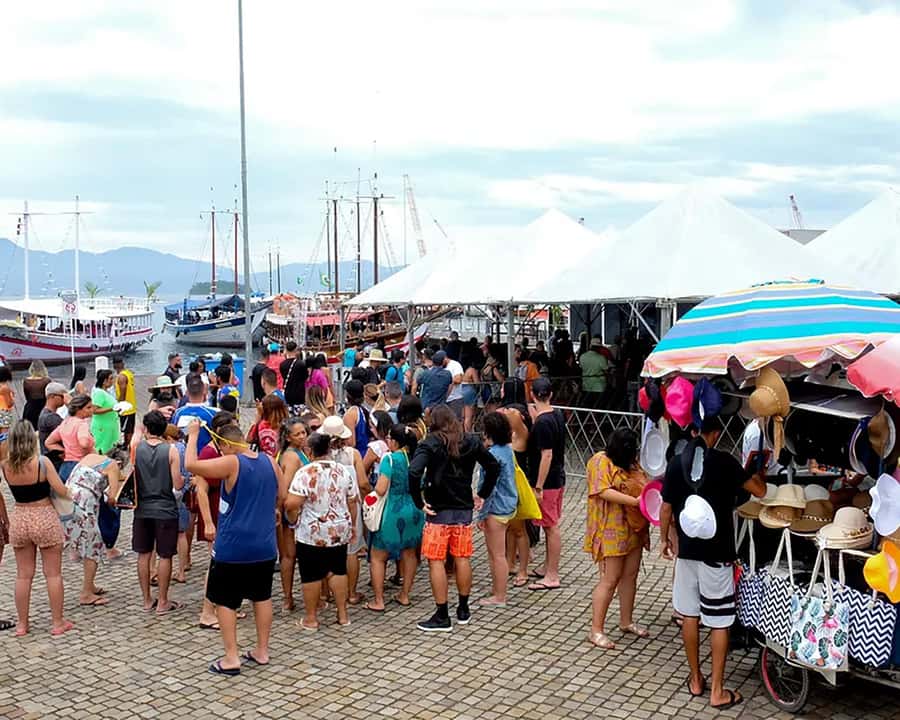 Discover Ilha Grande on a Boat Tour - Departing from Angra - Flutuante Lagoa Verde and Japariz, your unwind and snack window