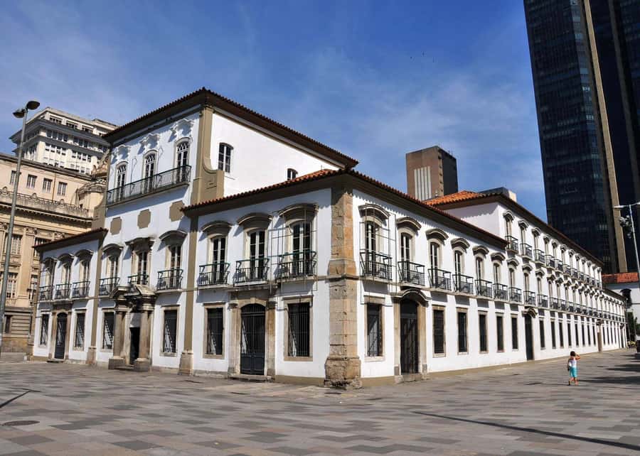 Explore Santa Teresa: Walking Tour - Parque das Ruínas: where your guide sets the Santa Teresa context