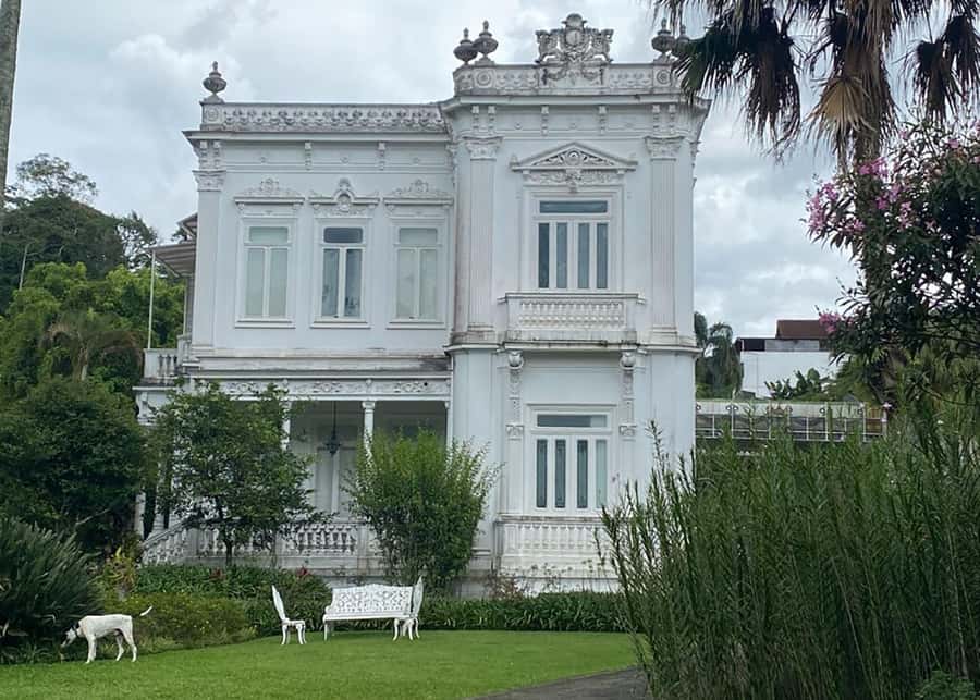 Explore Santa Teresa: Walking Tour - Largo dos Guimarães: squares that give you breathing room