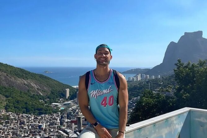 Explore the history and culture of Favela da Rocinha - Starting Point: Metrô São Conrado and the Ride Up