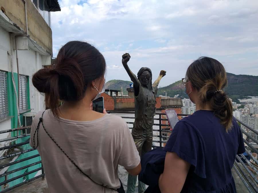 Favela Santa Marta: Walking Tour with local guide - The Laje do Michael Jackson viewpoint and why it matters