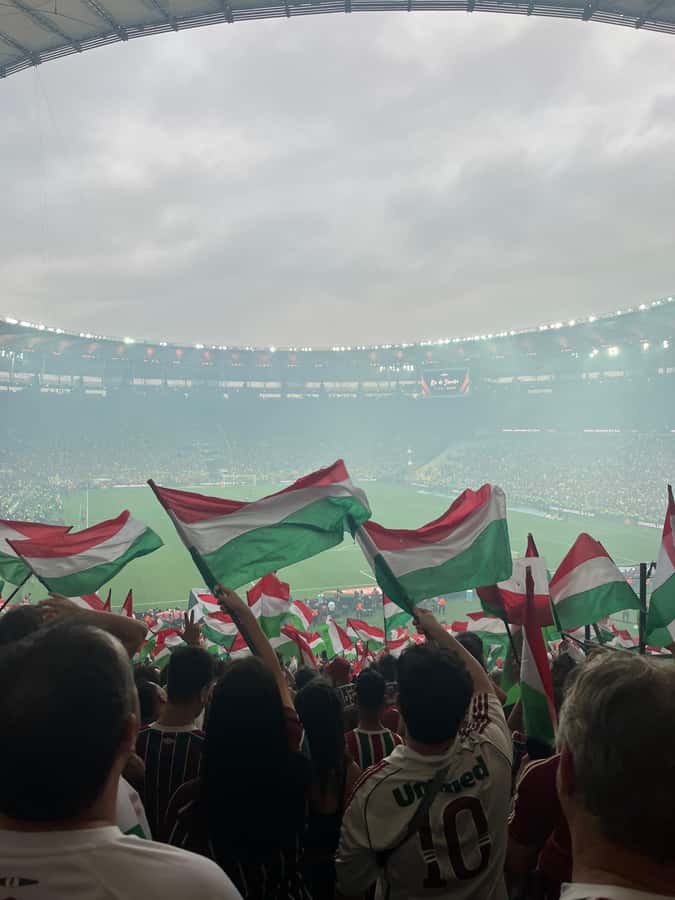 Fluminense Football Match at Maracanã with Local Hosts - A family-hosted Fluminense night at Maracanã with Maria Carolina and Patrick