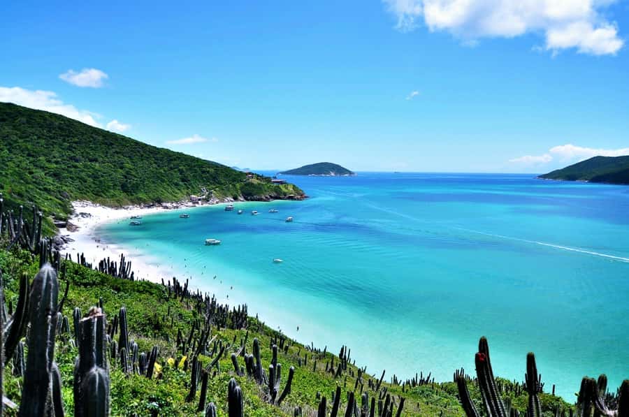 From Rio: Arraial do Cabo - The Brazilian Caribbean Daytrip - Boarding at Praia dos Anjos, and the schooner vibe (capacity 120)