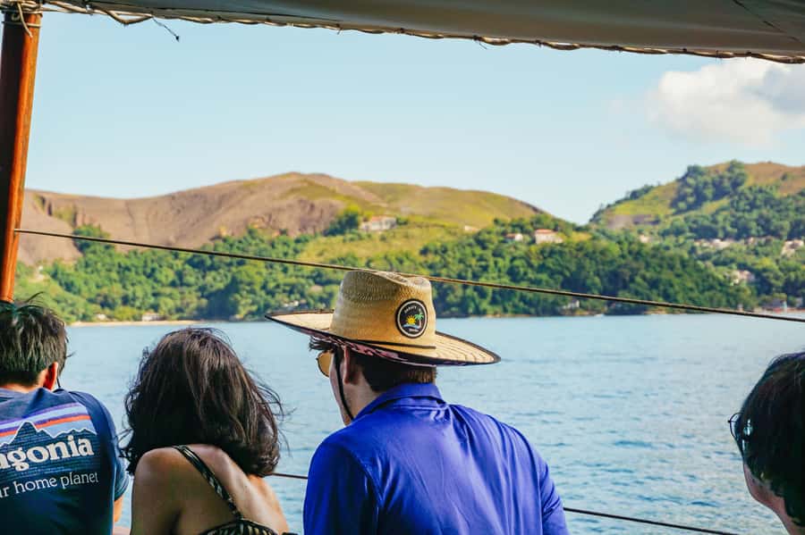 From Rio de Janeiro: Angra dos Reis Boat Trip with Lunch - From docks to schooner cruise, what the boat day feels like