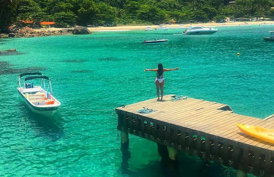 From Rio de Janeiro: Angra dos Reis & Ilha Grande Day Tour - Boat life, music, and the reality of crowding