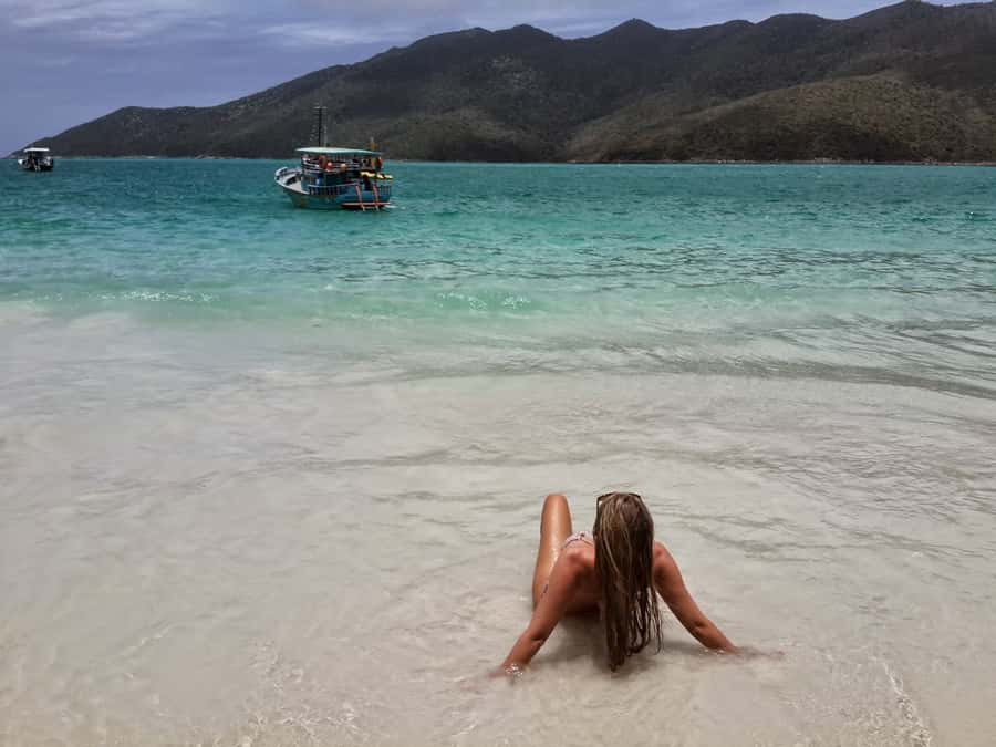 From Rio de Janeiro: Arraial do Cabo Boat Trip with Lunch - From docks to schooner: how the boat time really works