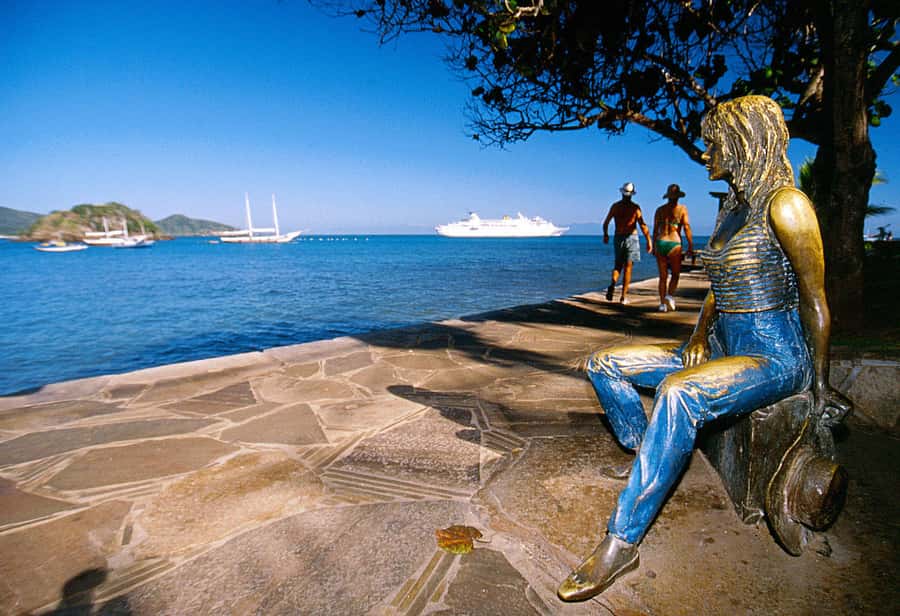 From Rio de Janeiro: Búzios Boat Trip with Lunch - Schooner Ride and Music, What the First Hours Feel Like