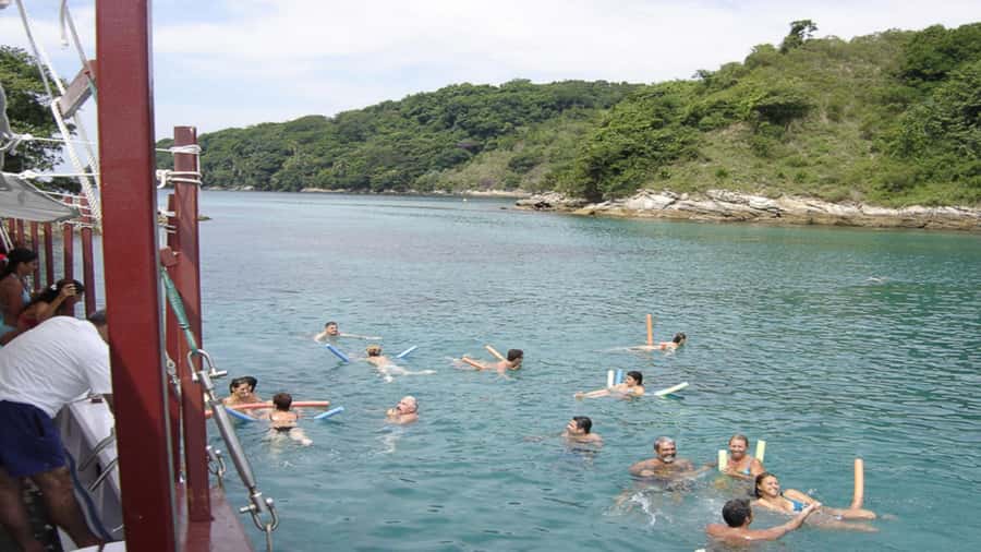From Rio de Janeiro: Ilha Grande Day Trip - Boarding the schooner in Angra dos Reis: views and a real shift in pace