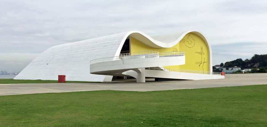 From Rio de Janeiro: Niterói Day Trip - Juscelino Kubitschek Square and the walk to connect the dots
