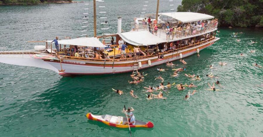 Full-Day Tour to Angra dos Reis and Ilha Grande - Praia de Araça: guided beach time with a more active feel
