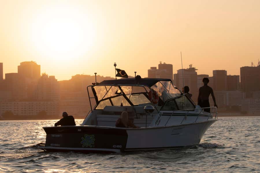 Glória: Sunset Speedboat Cruise with Drinks and Snacks - Museum of Tomorrow and the Bay Photo Stop You’ll Actually Use