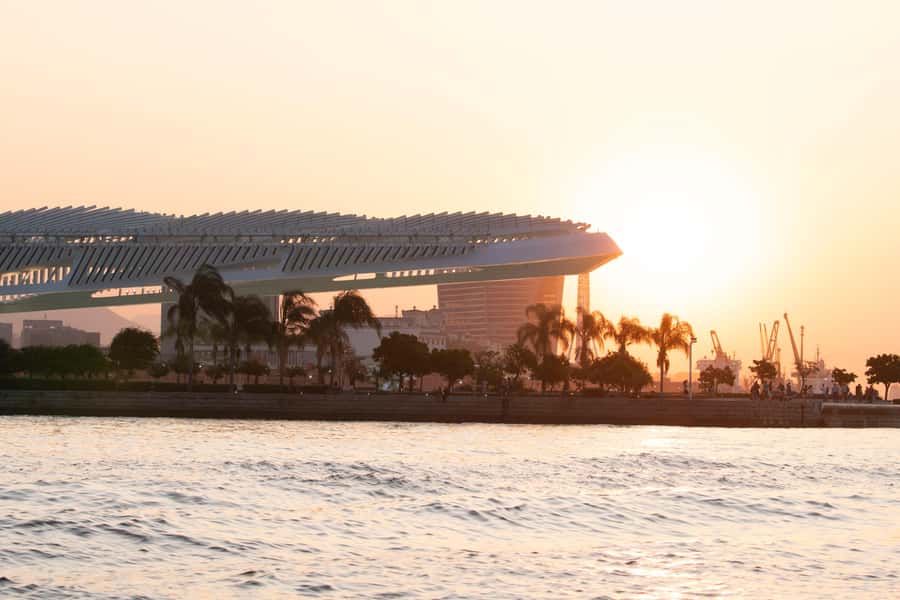 Glória: Sunset Speedboat Cruise with Drinks and Snacks - Adão and Eva Beach Swim Time, Plus a Safety Reality Check