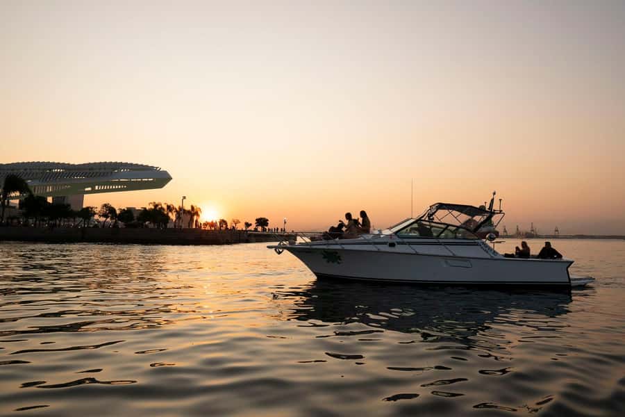 Glória: Sunset Speedboat Cruise with Drinks and Snacks - Drinks, Snacks, and On-Board Comfort With Small-Group Attention