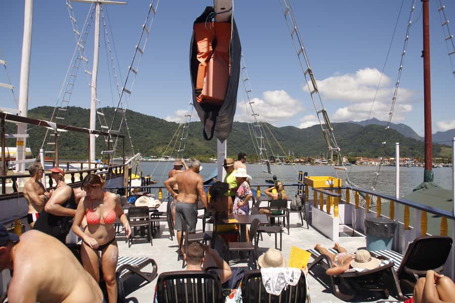 Half-Day Schooner Cruise and Snorkeling in Paraty Bay - Stop 3: Blue Lagoon lunch while the water stays serene