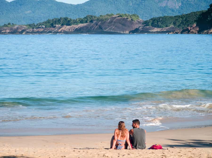 Ilha Grande: 360° Circumnavigation Speed Boat Tour - 8h - Parnaioca: where the break gets long enough to breathe