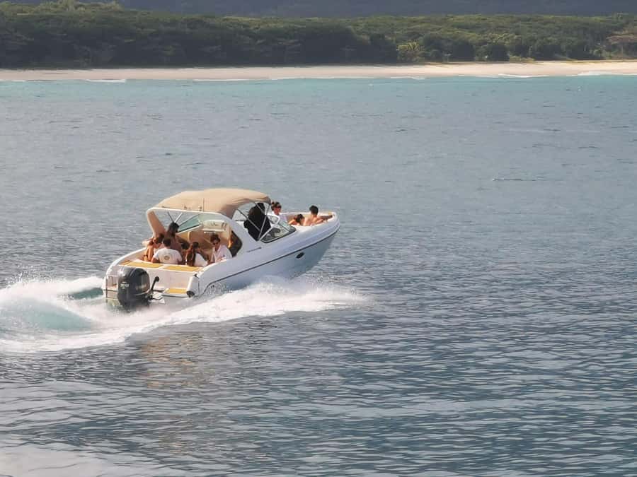 Ilha Grande: 360° Circumnavigation Speed Boat Tour - 8h - Lunch and the final stop: eat if you want, swim if you don’t