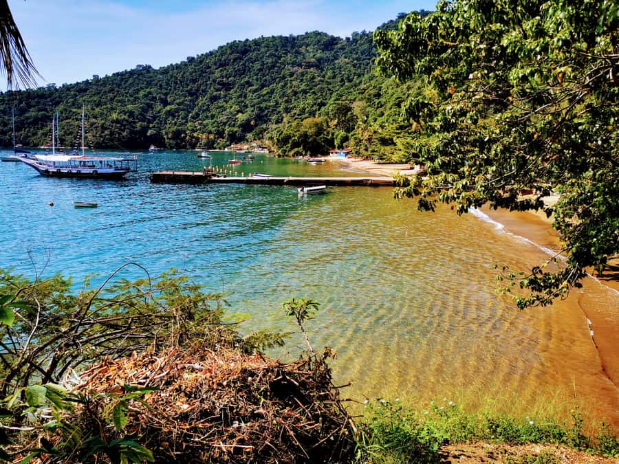 Ilha Grande: 360° Circumnavigation Speed Boat Tour - 8h - Snorkeling gear, pool noodles, and getting in the water without drama
