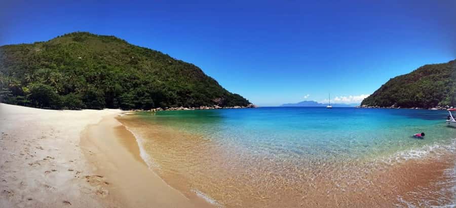 Ilha Grande: 360° Circumnavigation Speed Boat Tour - 8h - Ilha Grande State Park pass-by views you can’t really fake