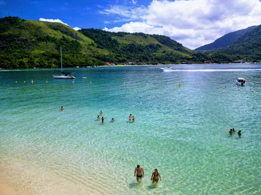 Ilha Grande: 7h Speedboat Tour of Paradise Islands - The 45-minute cruise: Baía da Ilha Grande in transit mode