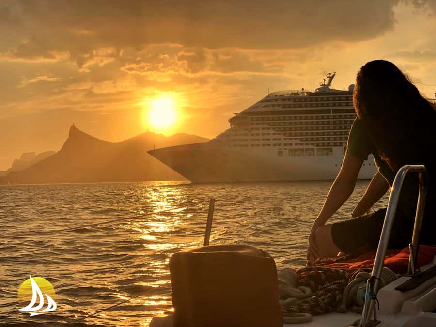 Morning Sailing Tour in Rio - Snacks and finger foods that actually fit a boat morning