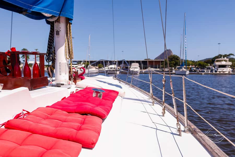 Morning Sailing Tour in Rio - Meeting point and crew support, so you don’t waste a minute