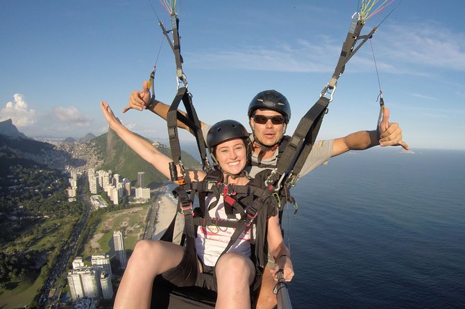 Paragliding in Rio de Janeiro - Stop 1: Flying next to Pedra Bonita