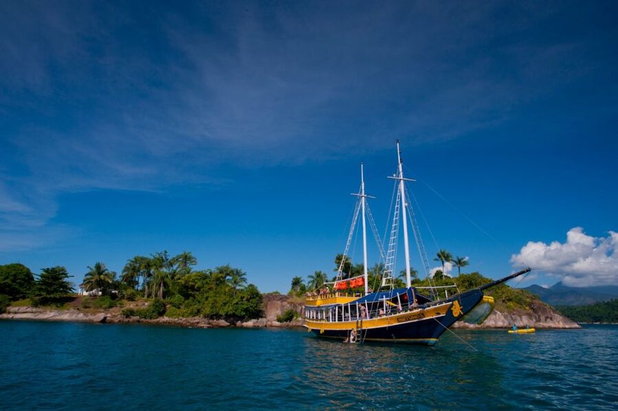 Paraty Bay: Islands & Beaches Boat Tour with Snorkeling - Optional Add-Ons: Caipirinha, Kayaks, and Stand-Up Paddleboards