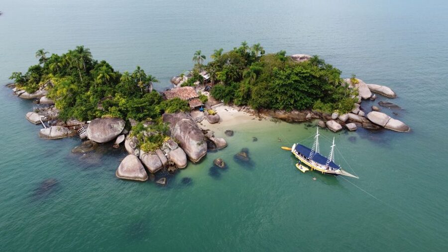 Paraty Bay: Islands & Beaches Boat Tour with Snorkeling - What to Bring for a Smoother Swim Day