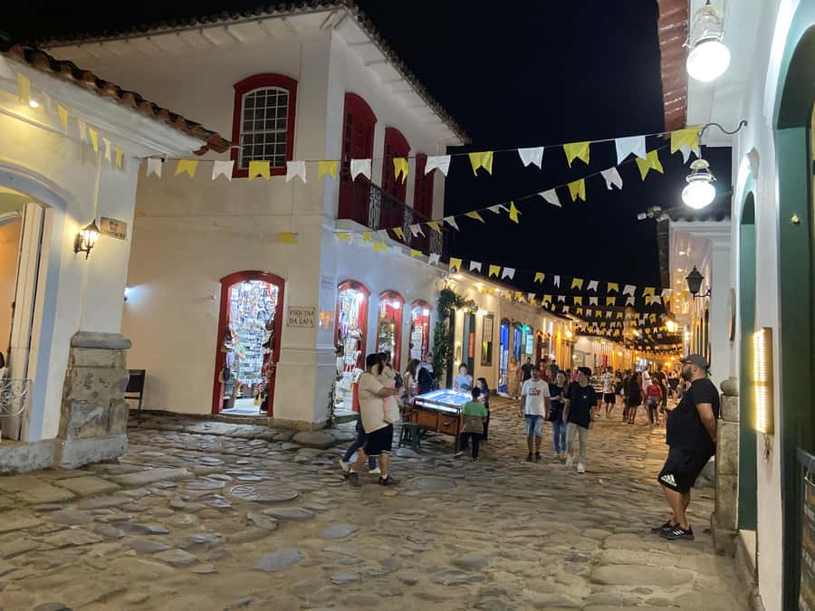 Paraty: Historic Centre Walking Tour & Cachaça Tasting - Freemasonry and colonization stories you can place in the streets