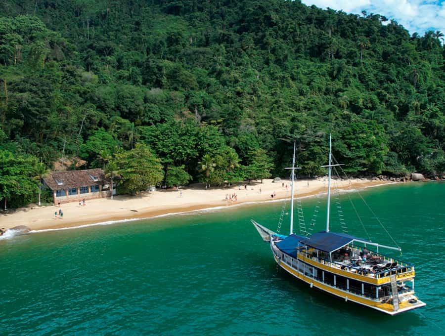 Paraty: Schooner Boat Tour with Beaches and Snorkeling - Snorkeling in the calm bay: coral, fish, and underwater forests