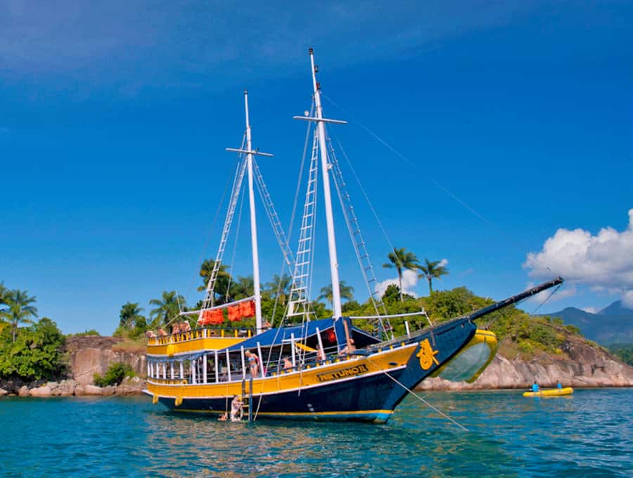 Paraty: Schooner Boat Tour with Beaches and Snorkeling - Price and value for about $34 per person