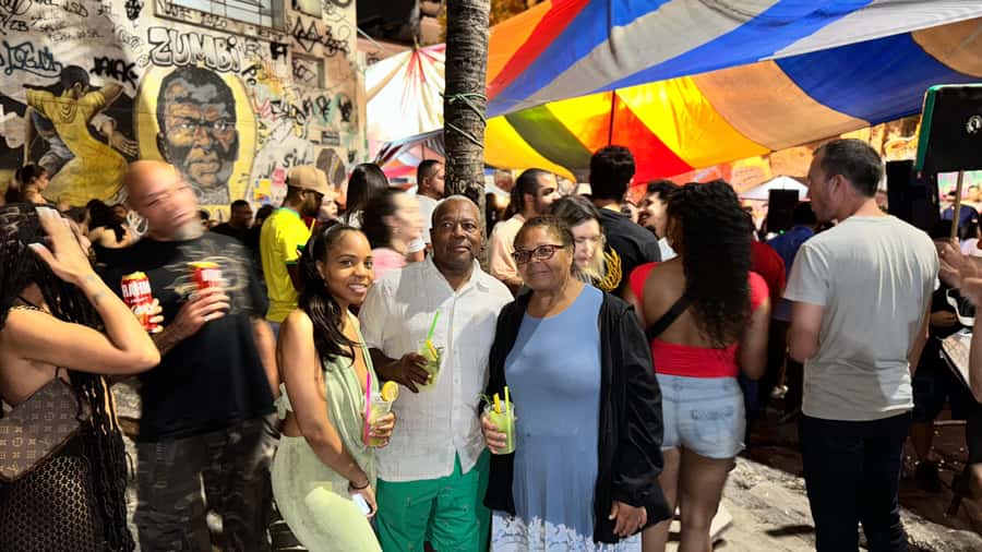 Pedra do Sal: Live Samba Night with Local Guide & Drink - Live samba in the open: joining the Carioca night, not watching it