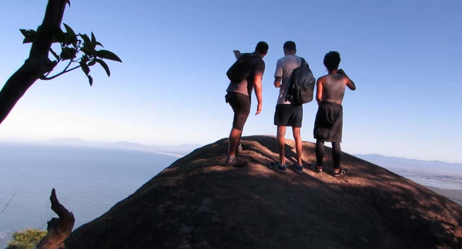 Pedra do Telégrafo Hike and Beach Full-Day Tour - Summit views: what you see from the top