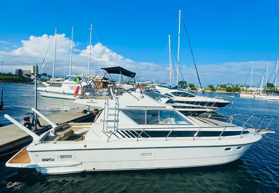 Private speedboat tour in Rio de Janeiro - The cruise along Rio’s coast, with photo angles that feel new