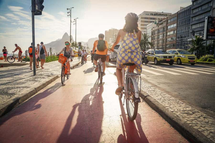 Rio Bike Tour – Discover the Beaches and Lagoon - Guides and what they add beyond the route