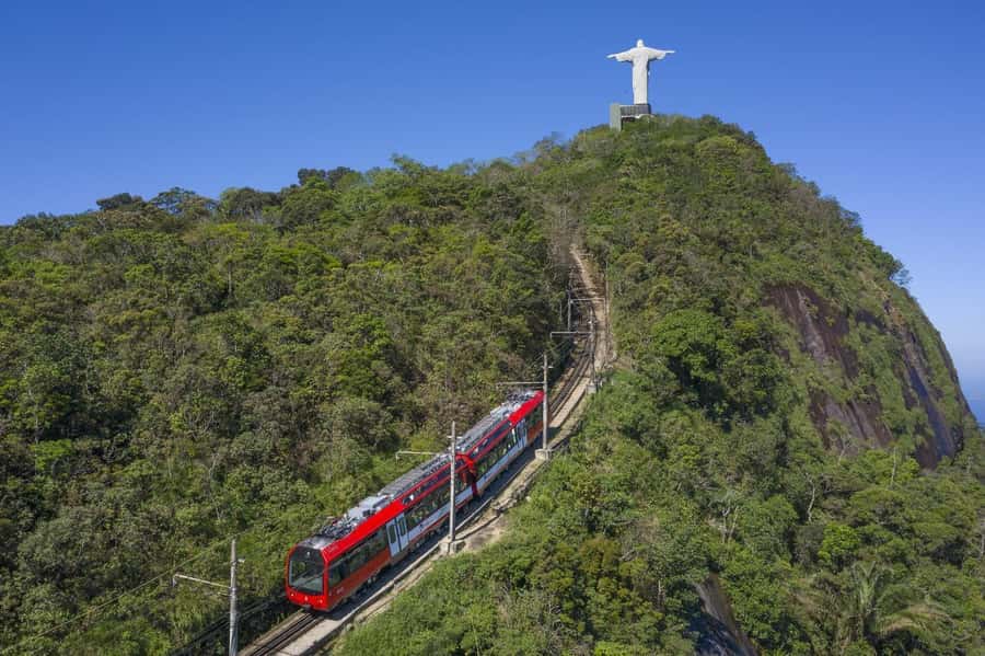 Rio: Cristo Redentor, Pão de Açúcar , almoço em churrascaria - How the Sambadrome and Maracanã stops add context