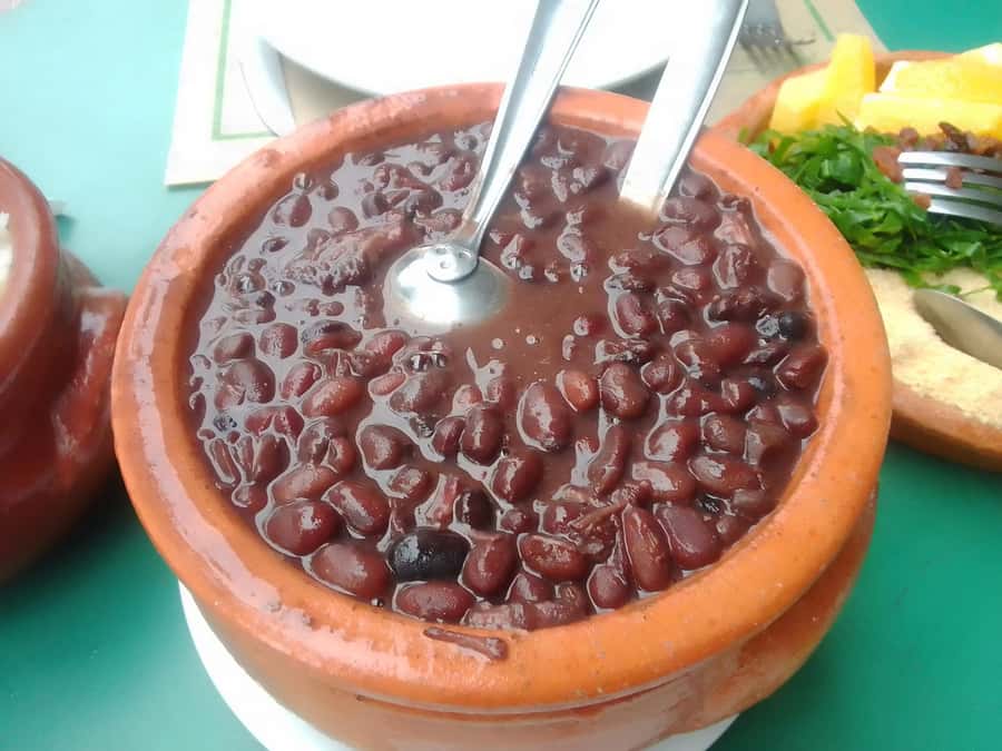 Rio de Janeiro: Barra da Tijuca Walk & Food Tour with Drinks - Beach to Olegário Maciel Avenue: where Rio food culture shows up fast