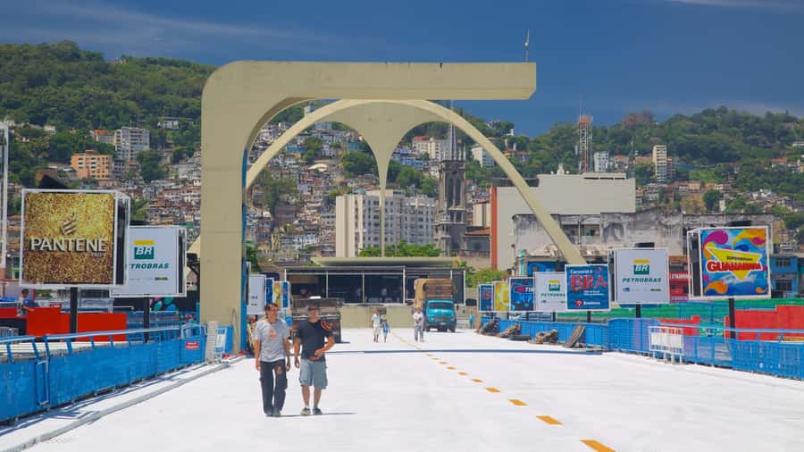 Rio de Janeiro: Be a true Rio's local for a day - Tour - A 5-hour Rio day built around football, samba, and smart shopping