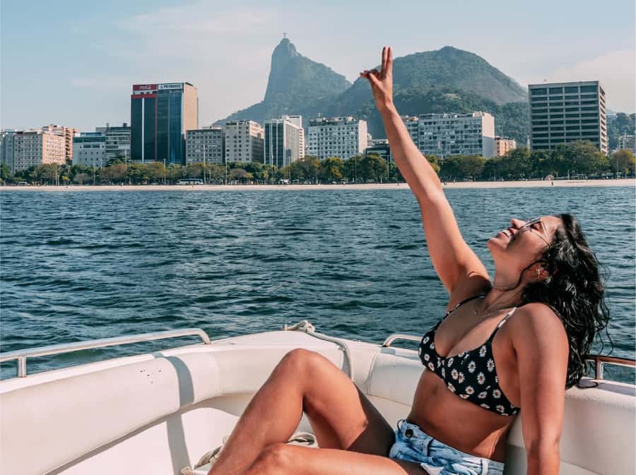 Rio de Janeiro: Boat Tour - Sunset with Beer - The crew and live guide: what usually makes it feel worth it