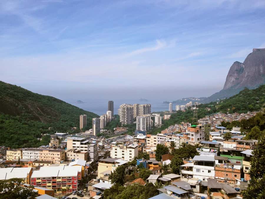 Rio de Janeiro: Favela Tour with Hotel Transfers - The walk itself: what “narrow alleys” teaches you